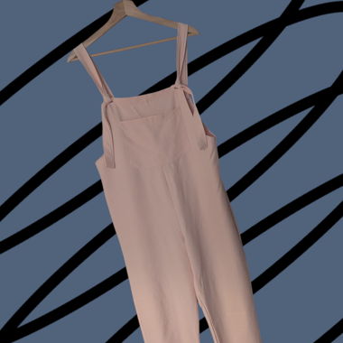 Rosaroter, leichter Jumpsuit aus Spanien