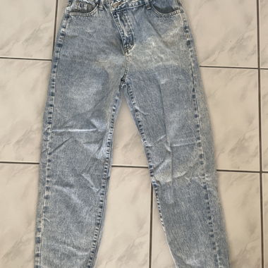 Hellblaue Jeans