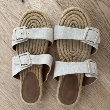 Comfortable Summer Flip-Flops / Sandals – Size 39