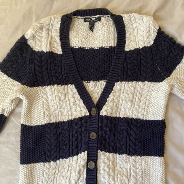 Maglione con bottoni