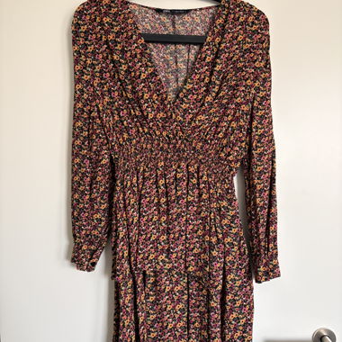 Vestito floreale ZARA con scollo a V, taglia M