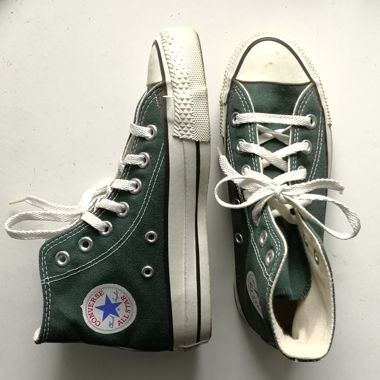 dunkelgrüne Converse