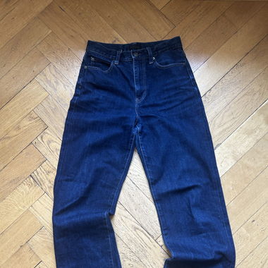 Dunkelblaue Jeans mit weitem Bein (S)