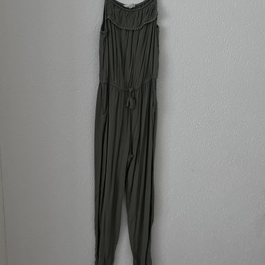 Grüner Jumpsuit mit Trägern