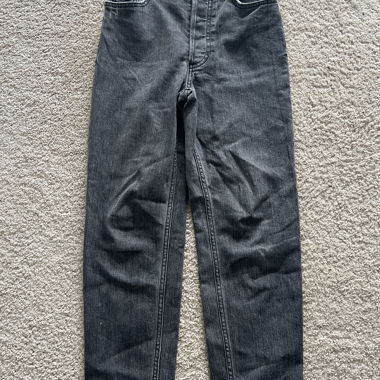 Dunkelgraue Jeans