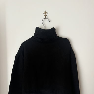 BLACK TURTLE NECK