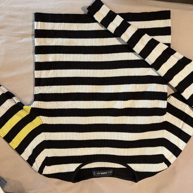 pull rayé noir et blanc