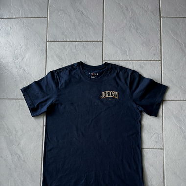 Air Jordan t-shirt size M