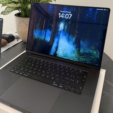 MacBook Pro 16 M4