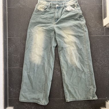 Oversized Jeans with Light Wash