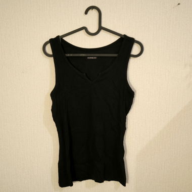 black basic top
