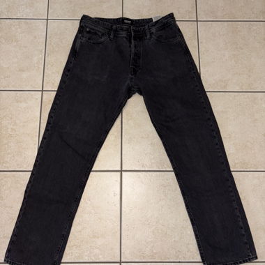 Gerade schwarze Jeans