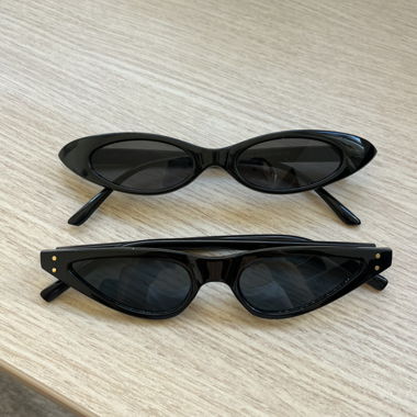Set mit 2 schwarzen Sonnenbrillen
