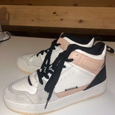 Only Sneaker 