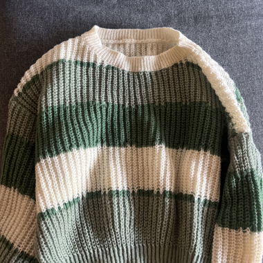 Gestreifter Strickpullover