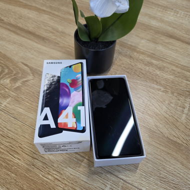 Samsung Galaxy A41 con scatola