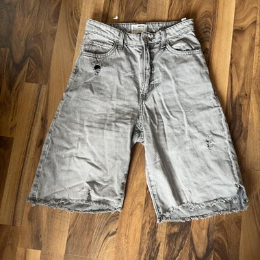 Graue Denim-Shorts