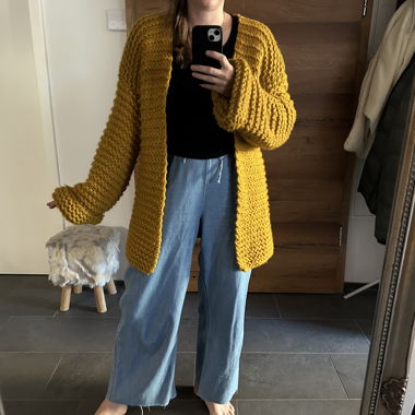 Cardigan in maglia fatto a mano giallo