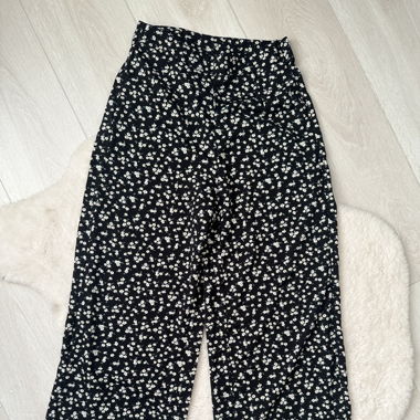 Geblühmte Hose