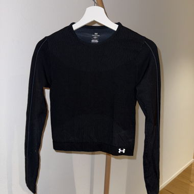 Top corto Under Armour Hush