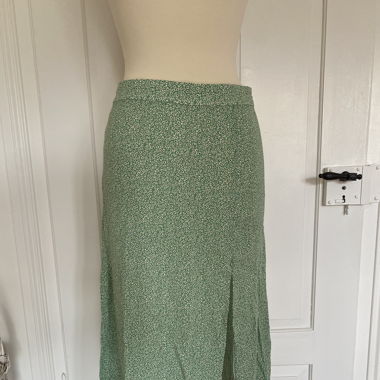 green floral skirt