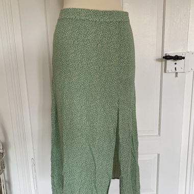 green floral skirt