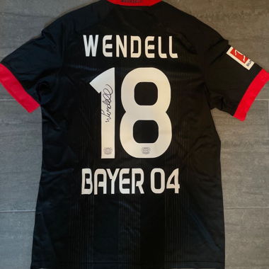 Matchworn Bayer Leverkusen Wendell with COA