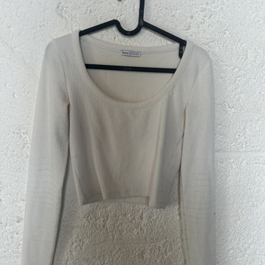 Bershka cropped top in off-white