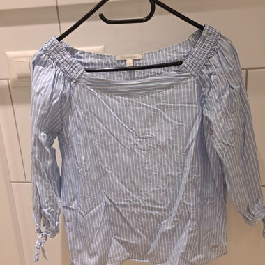 Hellblau-gestreifte Bluse