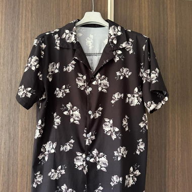Chemise florale noire