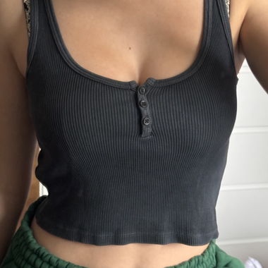 Schwarzes geripptes Crop-Top