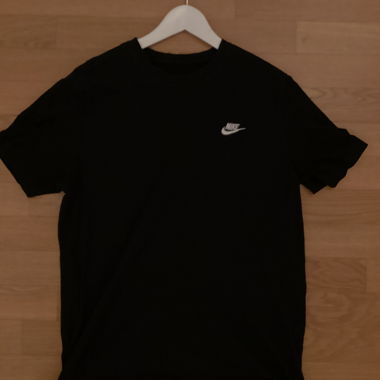 Black nike shirt size large