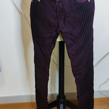 Pantaloni a righe nero e viola S