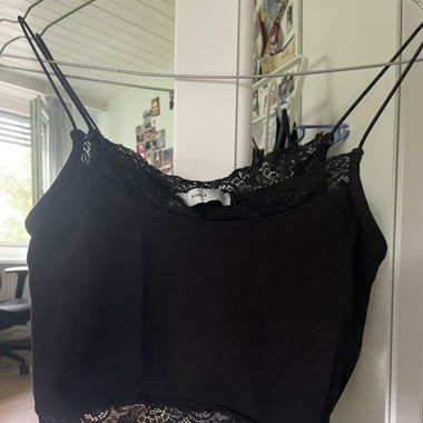 Sommertop, schwarz, von Pigalle