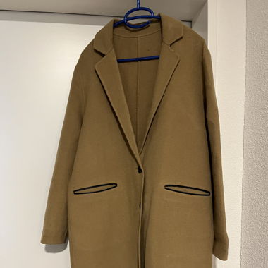 Beige Business Mantel 