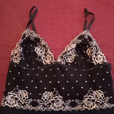 Top in lingerie nero in pizzo di DKNY