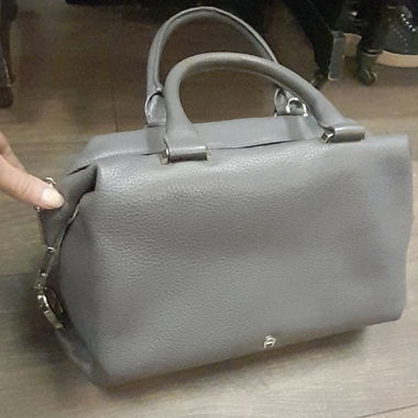 Sac à main en cuir AIGNER gris neuf