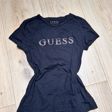 Schwarzes Guess T-Shirt