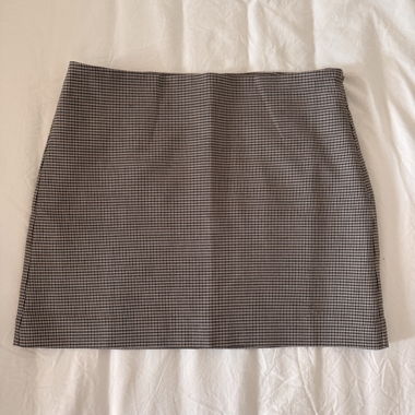 Mini skirt with houndstooth pattern