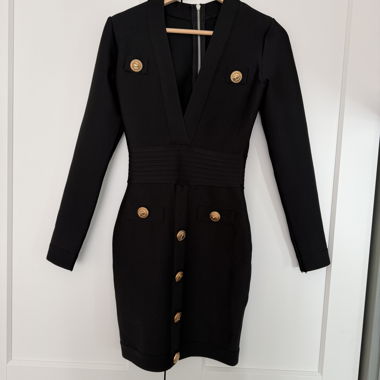 Robe noire élégante style blazer