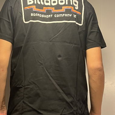 T-shirt nera Billabong con logo sul retro