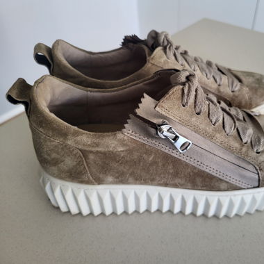 Sneaker