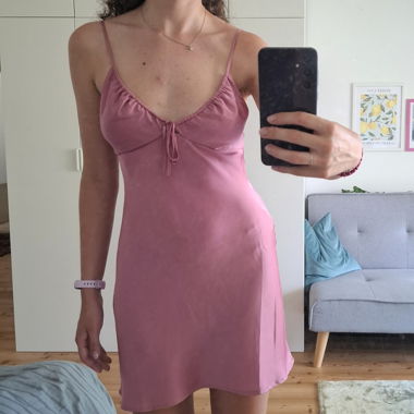 Pinkes Satin Kleid