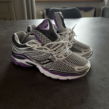 Saucony Omni 9 viola e argentata