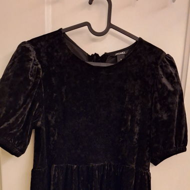 Samtkleid Monki mit Puffärmel schwarz