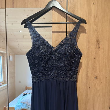 Robe bleue marine avec paillettes 