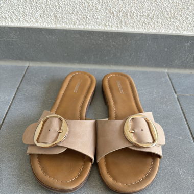 Sandalen / Slipper mit Schnalle