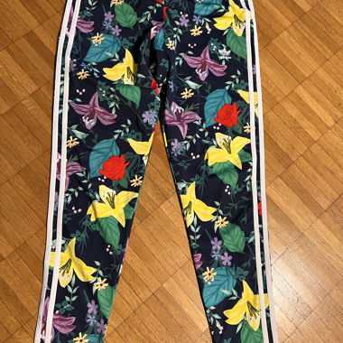 Pantalon de survêtement Adidas à fleurs