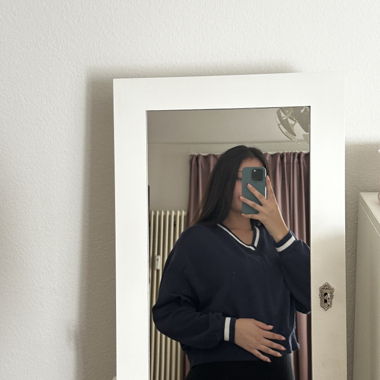Blauer Pullover 