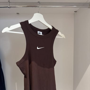 nike tanktop